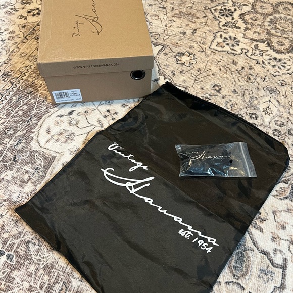 Vintage Havana Low Top Sneaker - Picture 14 of 14